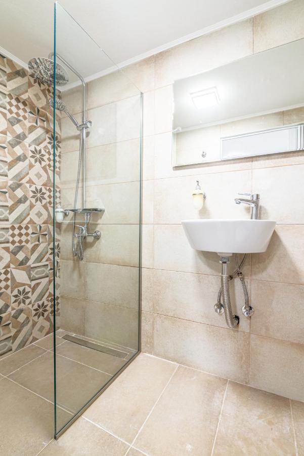 New Loft In The Heart Of City Center Iraklio Exterior foto